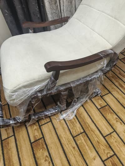rockinh chair for sale 25k price little bit negotiable