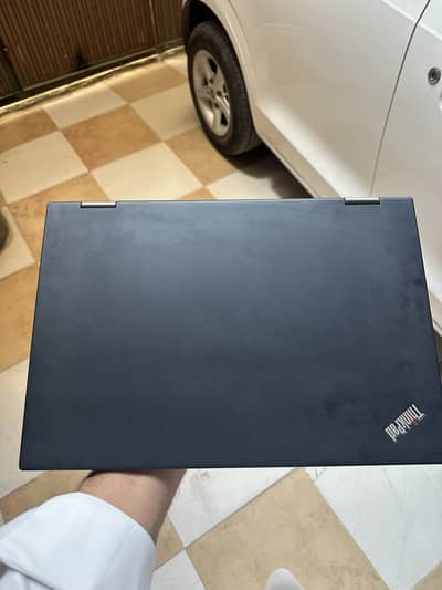 Lenovo Thinkpad X1 Yoga slim and sleek