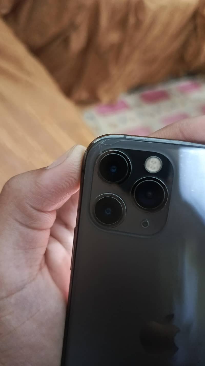 Apple iPhone 11 Pro 3