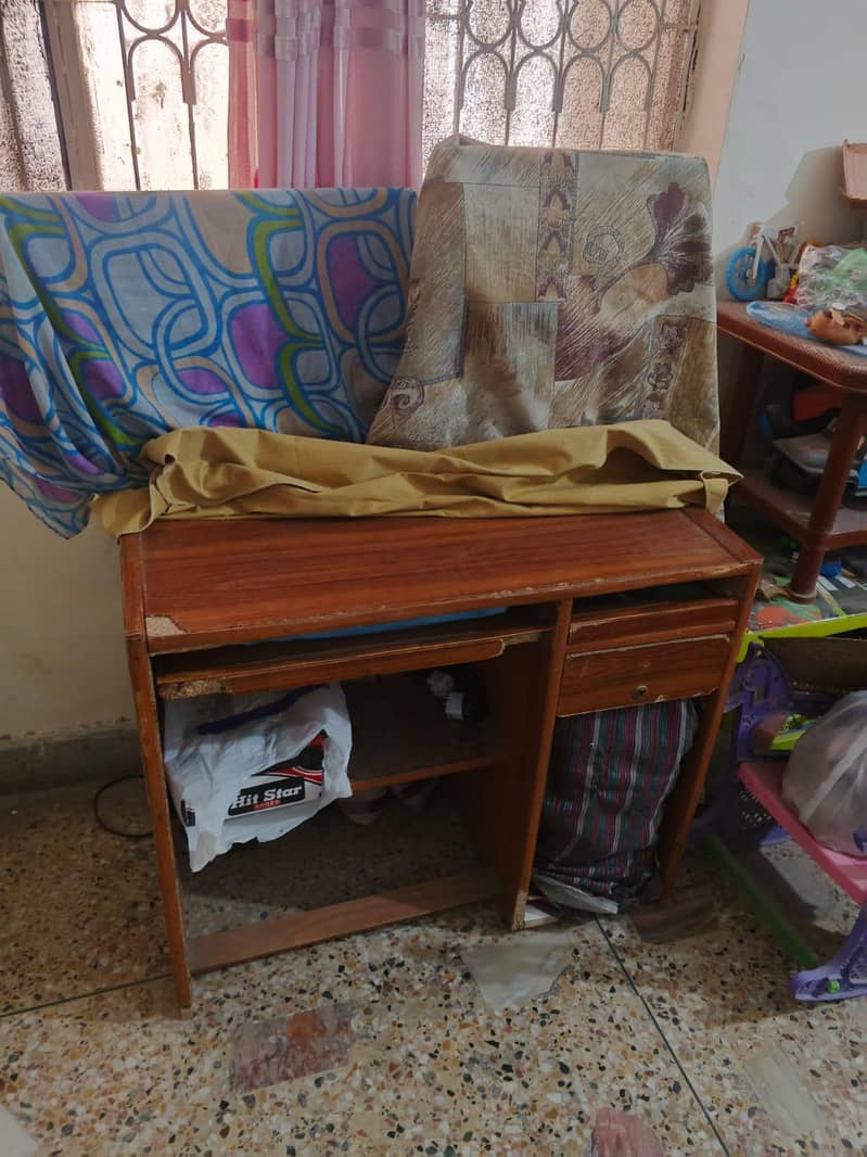 Computer table for sale 0
