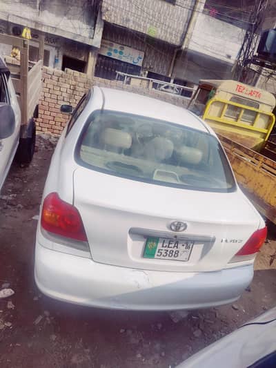 Toyota Platz 2003