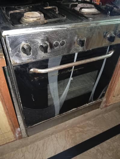 cooking range in good condition