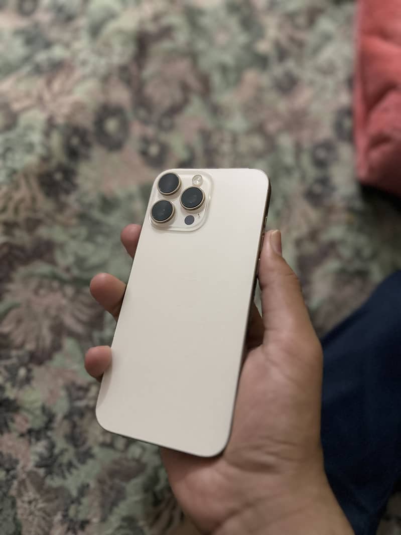 Apple iPhone 16 Pro Max 0