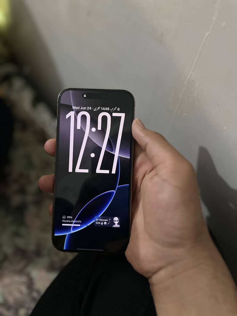 Apple iPhone 16 Pro Max 1