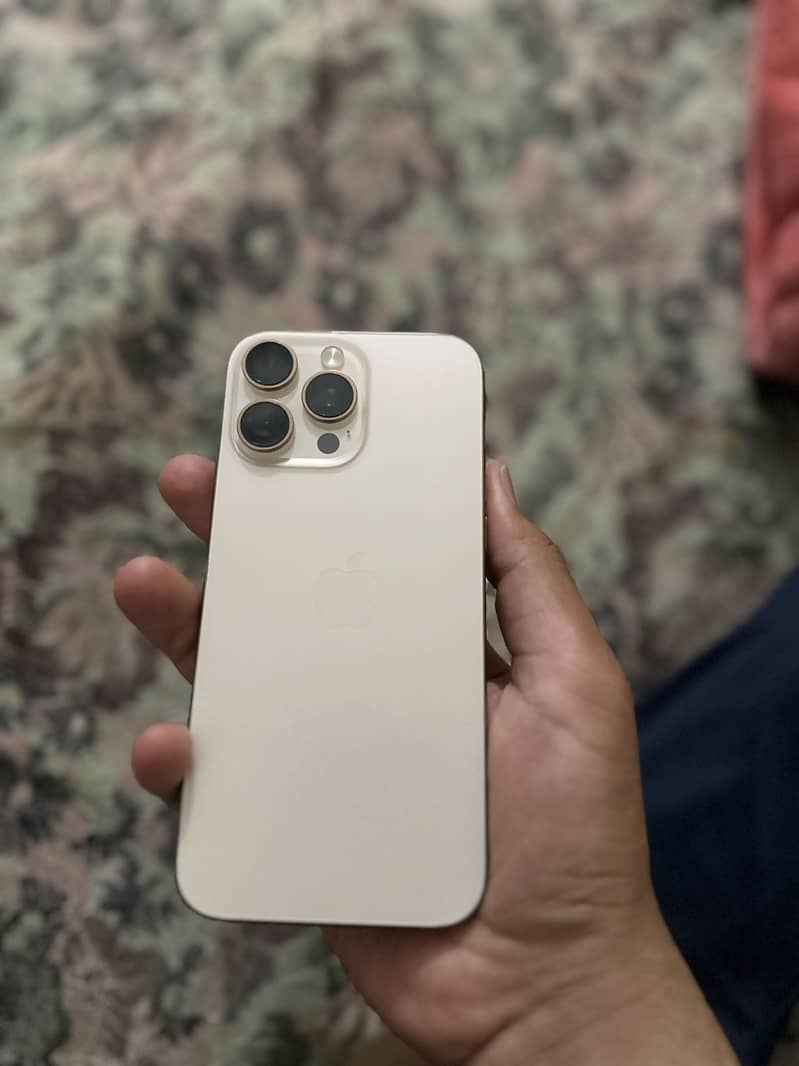 Apple iPhone 16 Pro Max 4