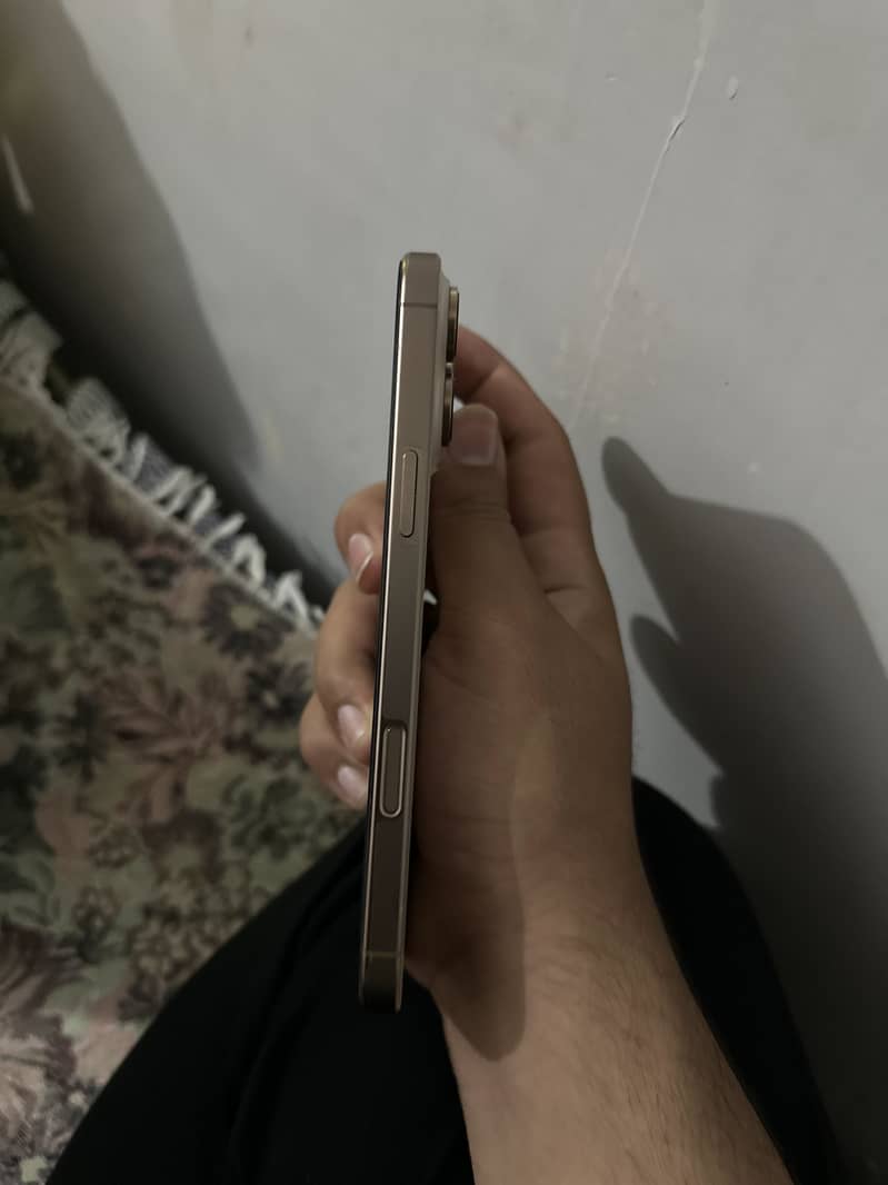 Apple iPhone 16 Pro Max 5