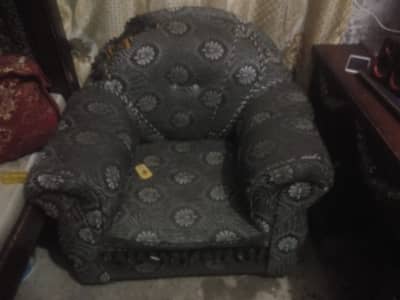 I want to sell a complete sofa set