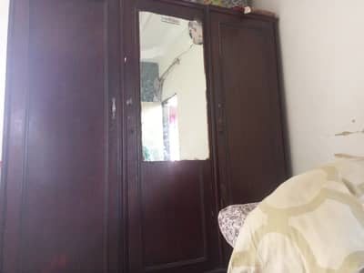 ek said ka darwaza kharb ha