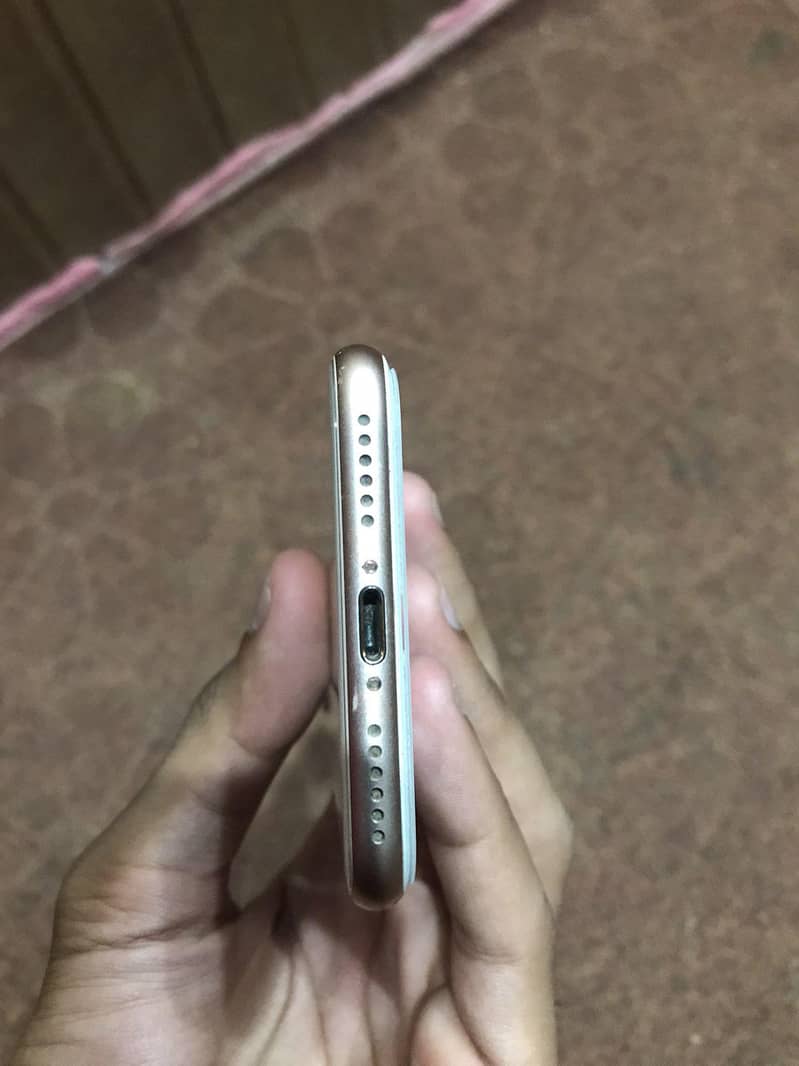 Apple iPhone 8 4