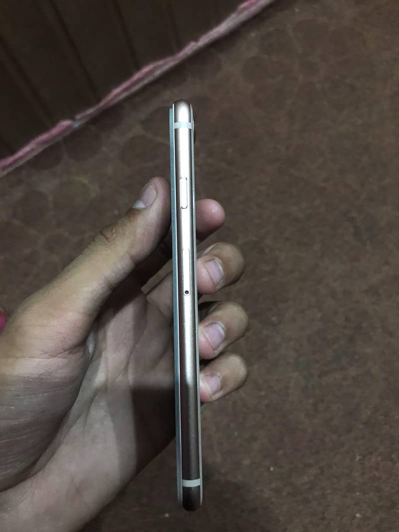 Apple iPhone 8 6