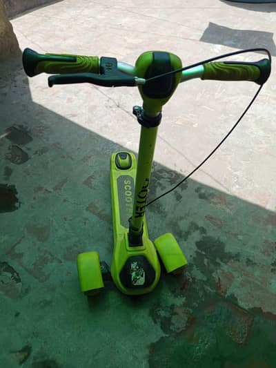 Kids 3-Wheel Scooter – Excellent Condition