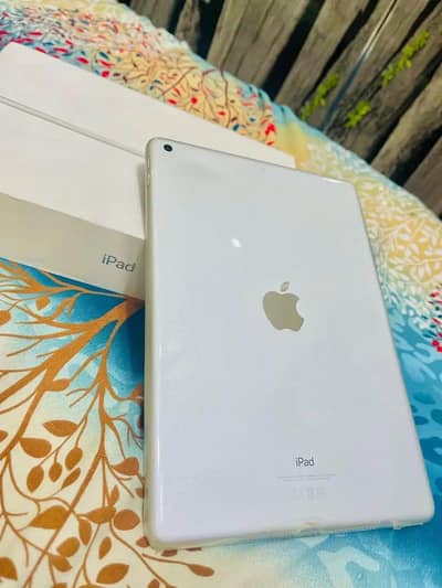 suadia ka apple store sa purchase kiya hai