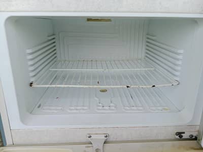 pelstar small fridge -for repair/scrap compressor body Ok