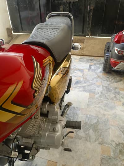 Honda 125 special gold edition