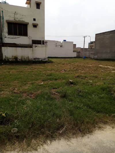 20 MARLA PLOT AT MAIN BOULEVARD IN ORCHARD 1 BLOCK PARAGON CITY LAHORE