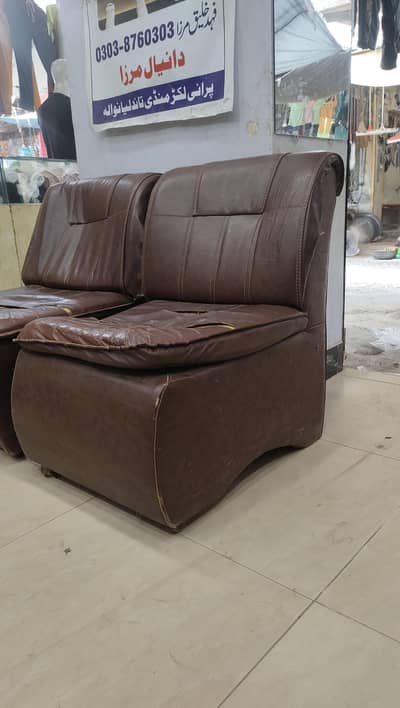 2 Pieces Sofa Urgent sale, Tandlianwala