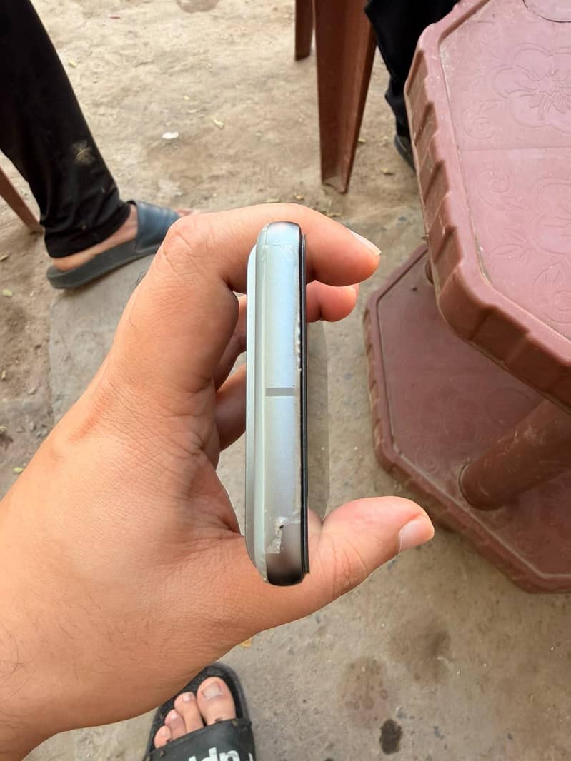 Google Pixel 8 4