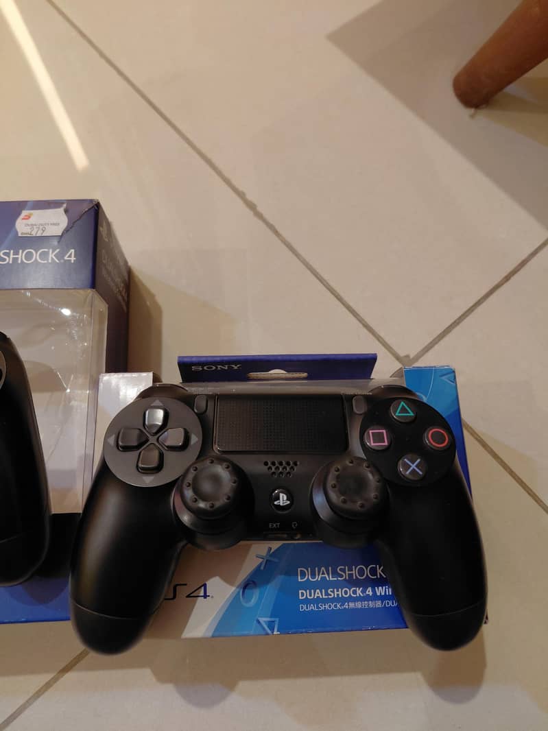 PlayStation 4 controllers 1
