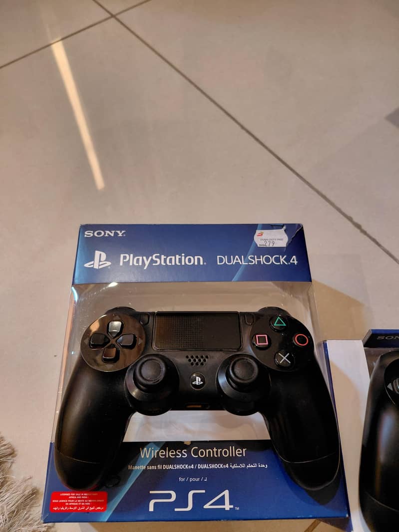 PlayStation 4 controllers 2