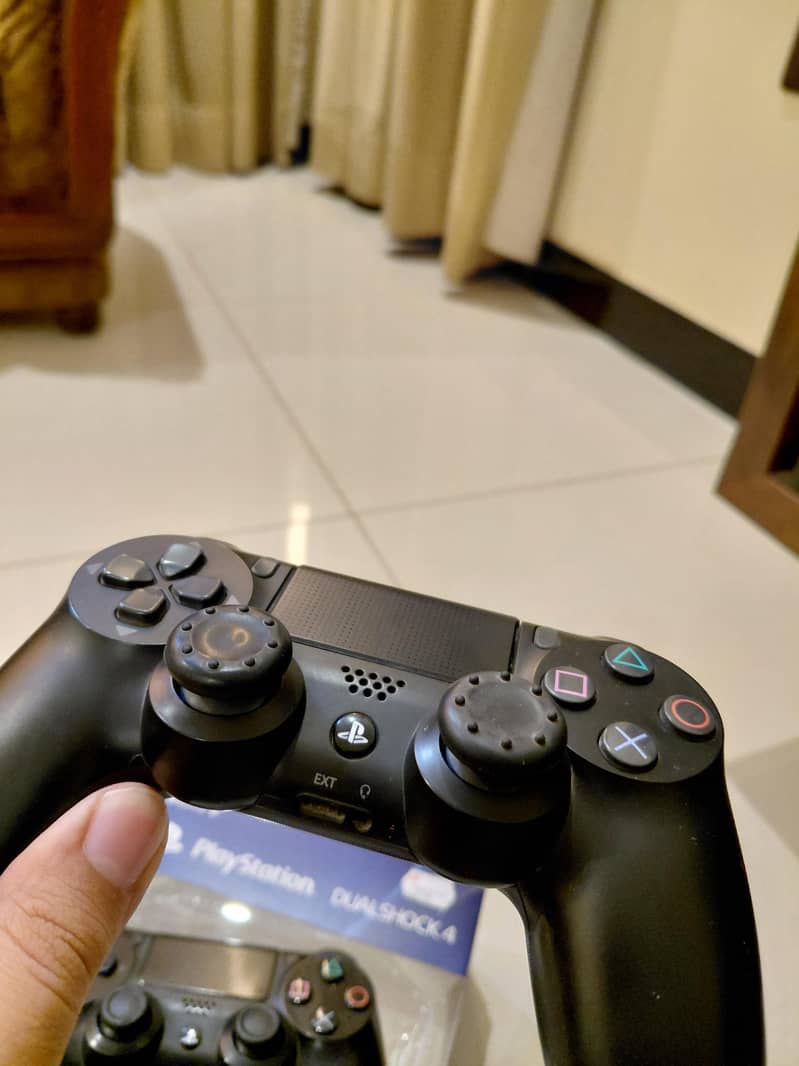 PlayStation 4 controllers 3
