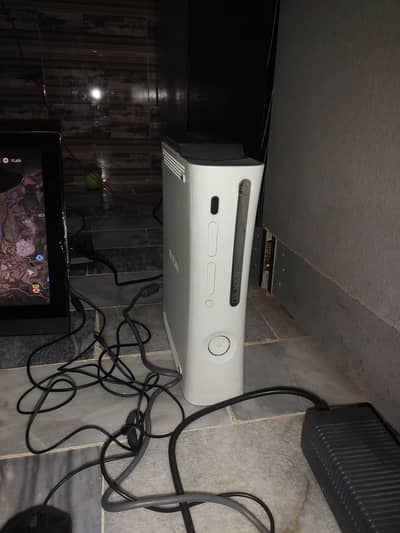xbox 360 500gb  with wireless controler and box power brick