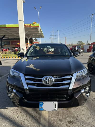 Toyota Fortuner 2.7 VVti petrol company maintained