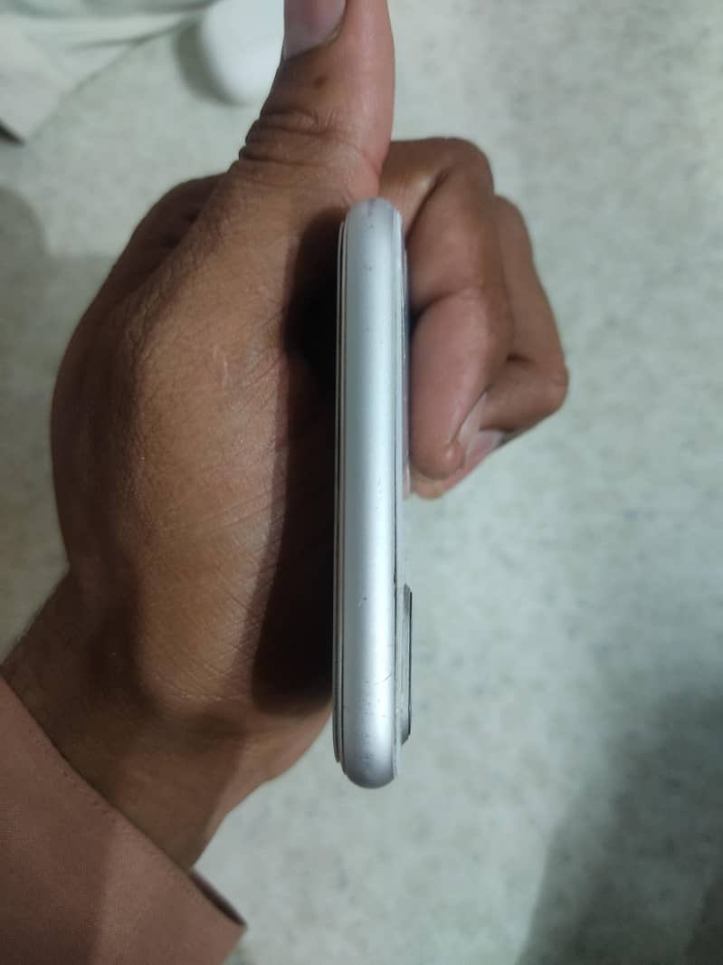 Apple iPhone 8 Plus 4