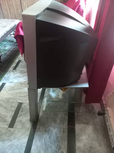 Philips 29" CRT TV with Original Stand – Excellent Condition
