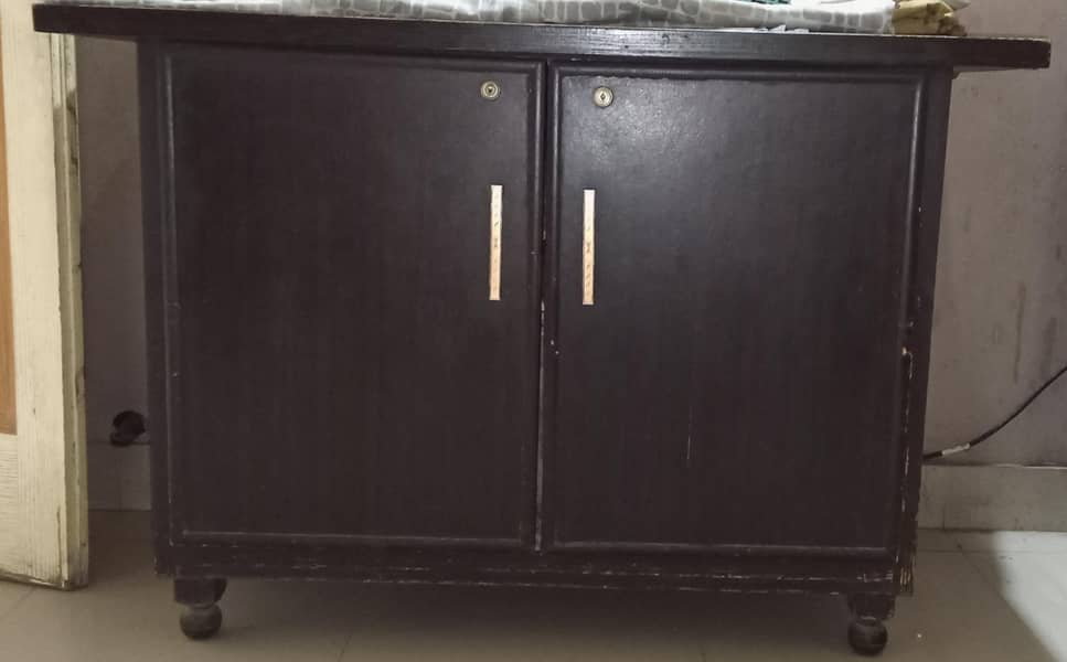 iron table and 3 door Wardrobe 0