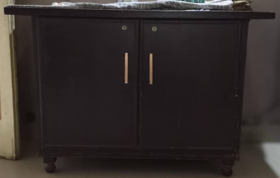 iron table and 3 door Wardrobe 1