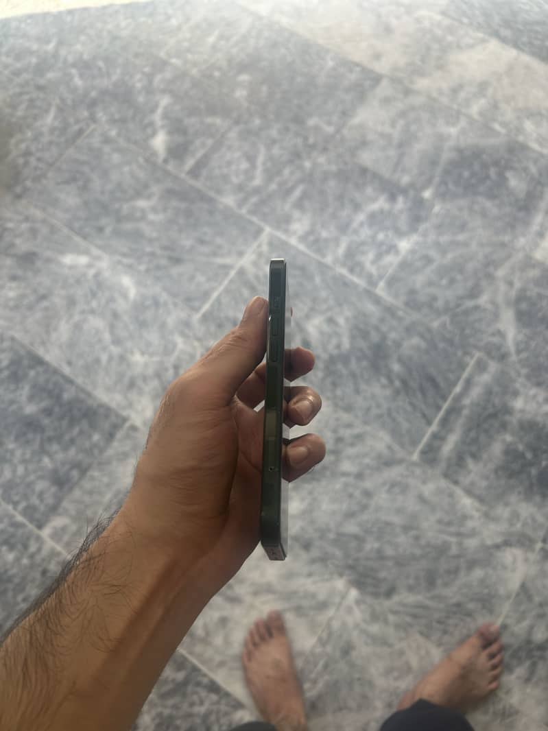 Apple iPhone 13 7