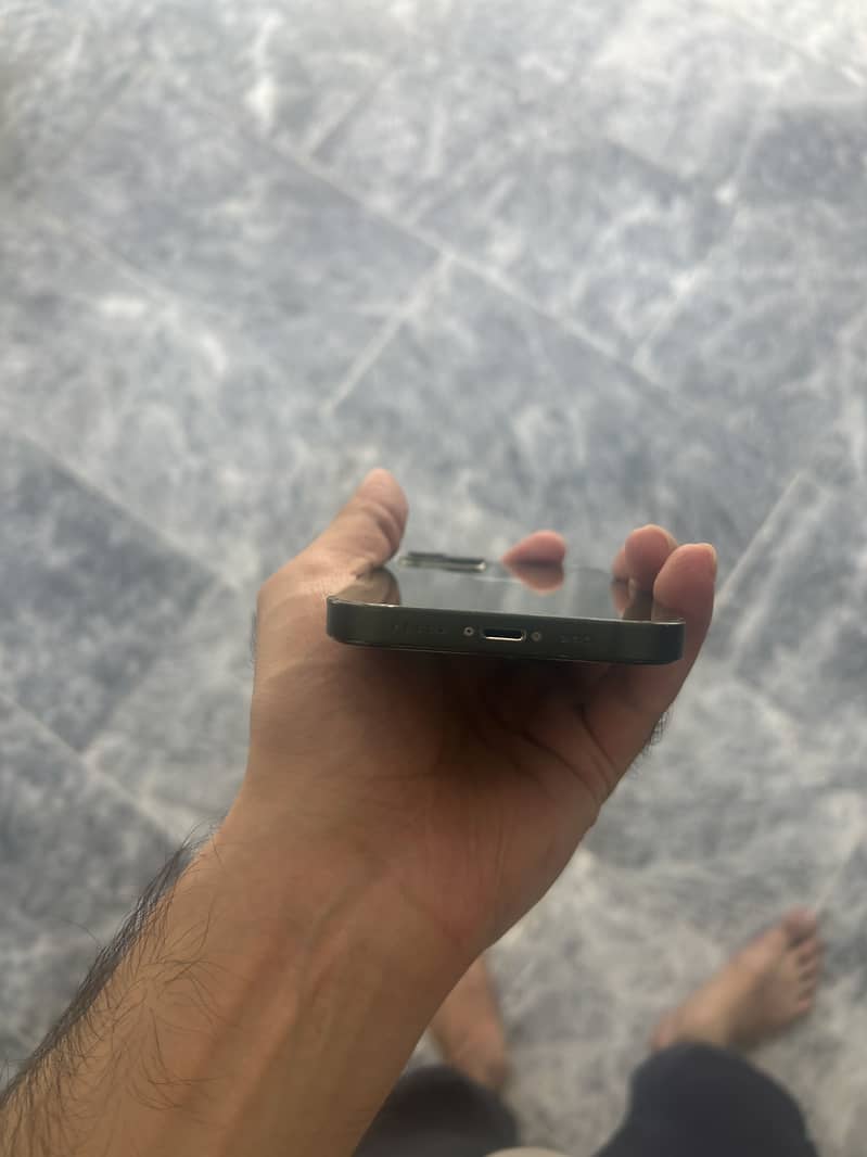 Apple iPhone 13 8