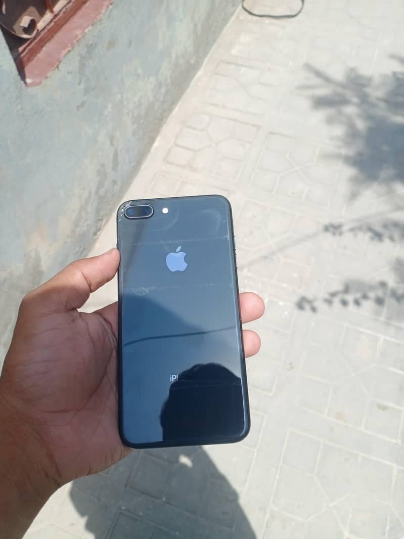 Apple iPhone 8 Plus 2