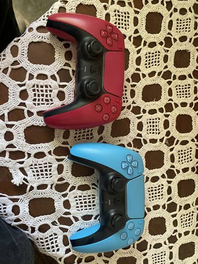 2 ps5 controllers
