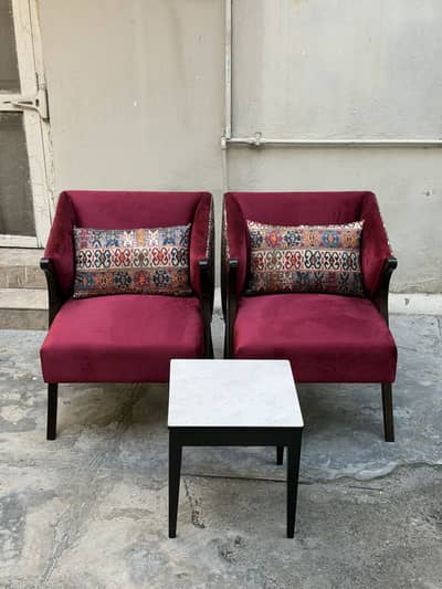 Room chairs with table