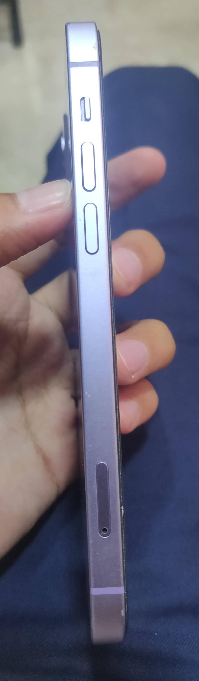 Apple iPhone 12 4