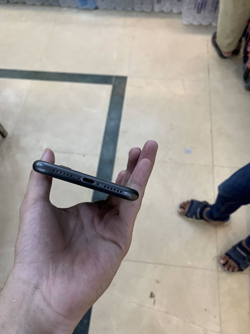 Apple iPhone 11 0