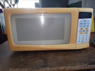 microwave oven