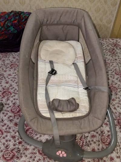 Electric baby swing