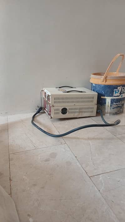 A 100 universal stabilizer 4 realy for low voltage. 100 to 260