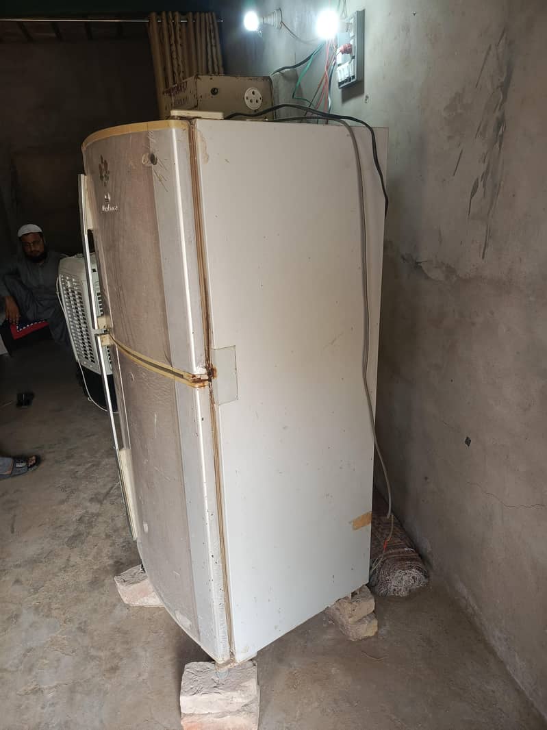 Dowlance Freezer With Stabilizer 0