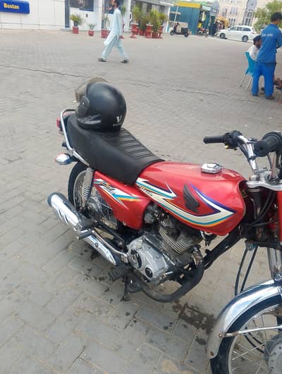 Honda 125 bike hai saaf contact num 0311 2393355