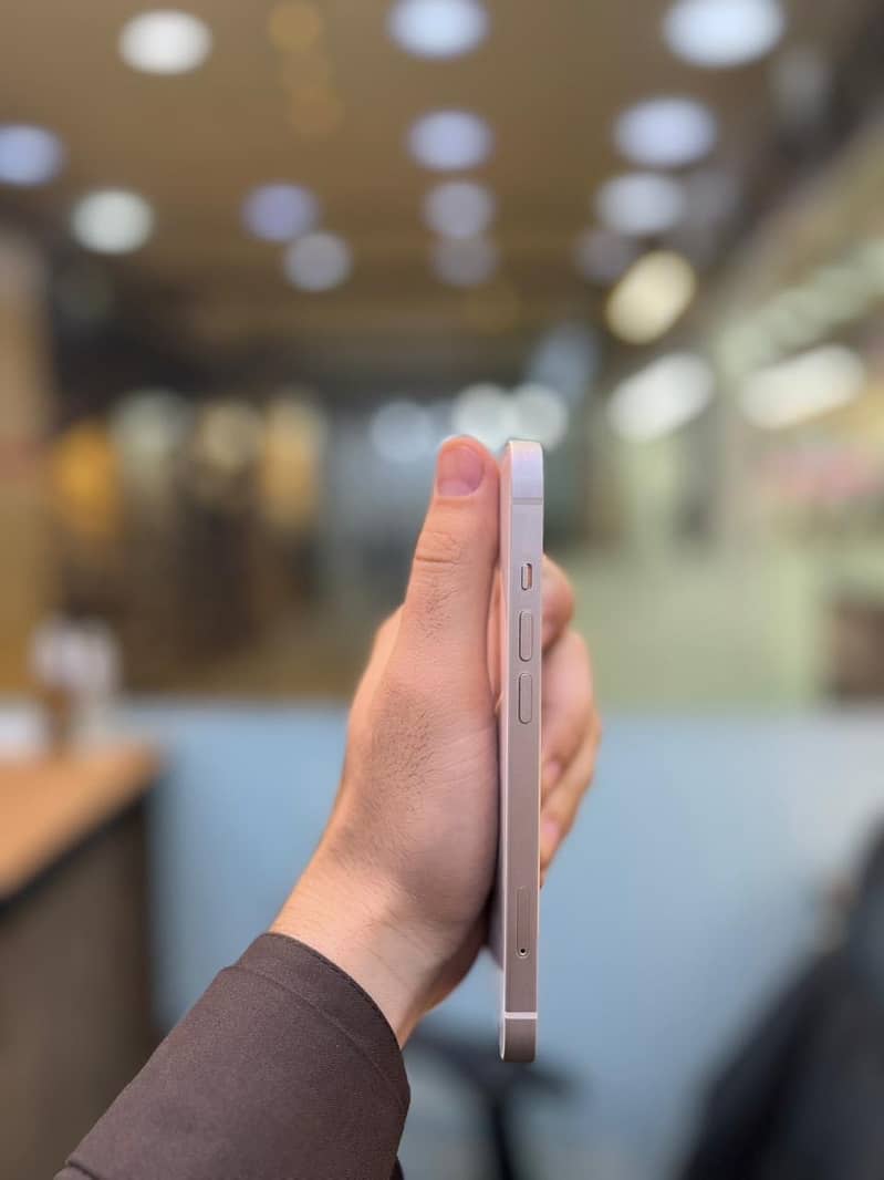Apple iPhone 13 2