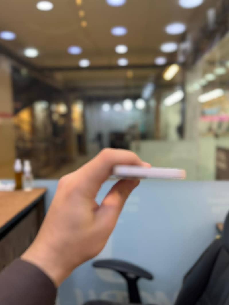 Apple iPhone 13 3