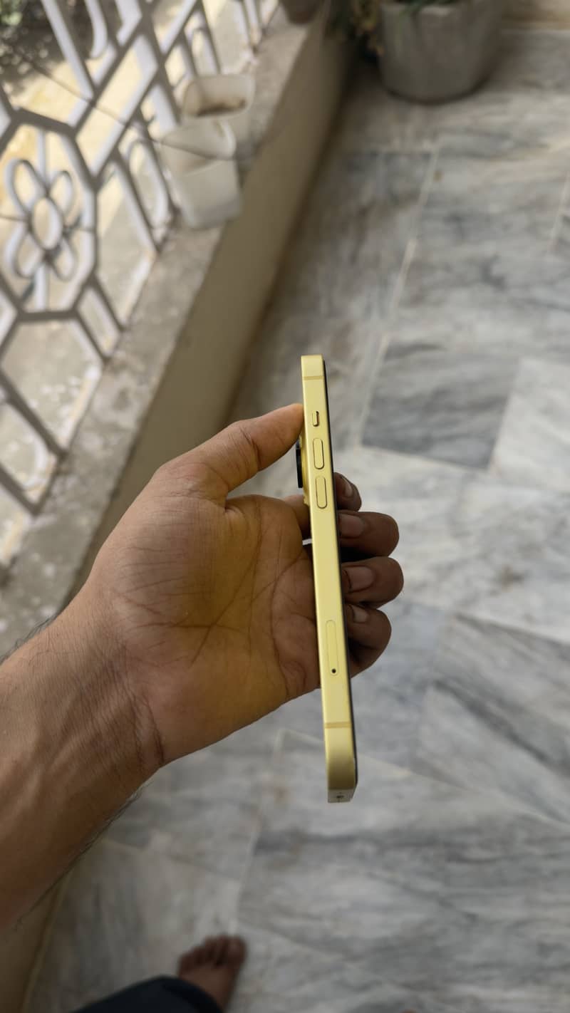 iPhone 14 7