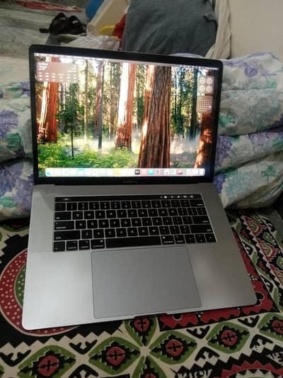 MacBook pro 2019 | i7 15" | 16gb 256gb | 4gb gpu