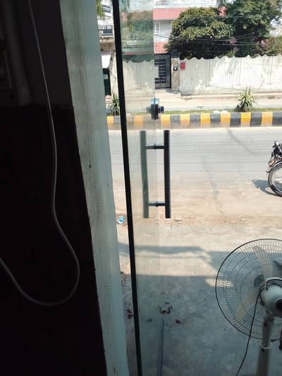 shop glass door 12mm for sell