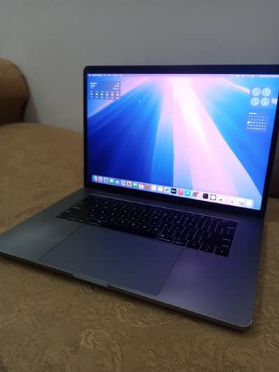 MacBook Pro 2019 touchabar | i7 | 15” inch | 16gb 256gb  4gb gpu