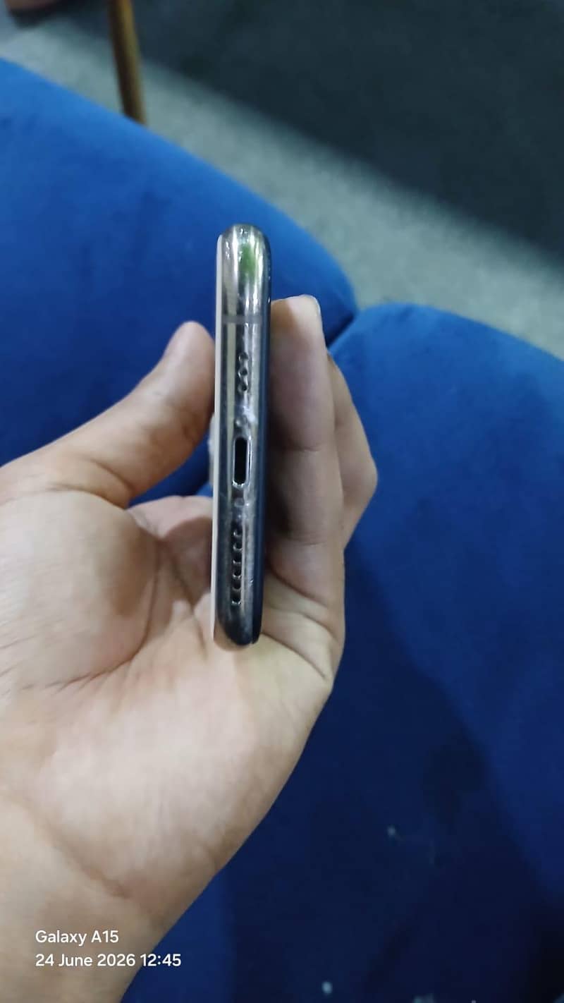 Apple iPhone 11 Pro 6