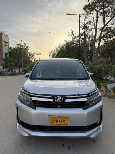 Toyota Voxy 2014